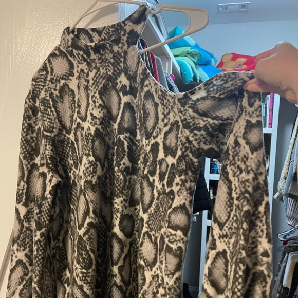 Top - Picture 1 of 1